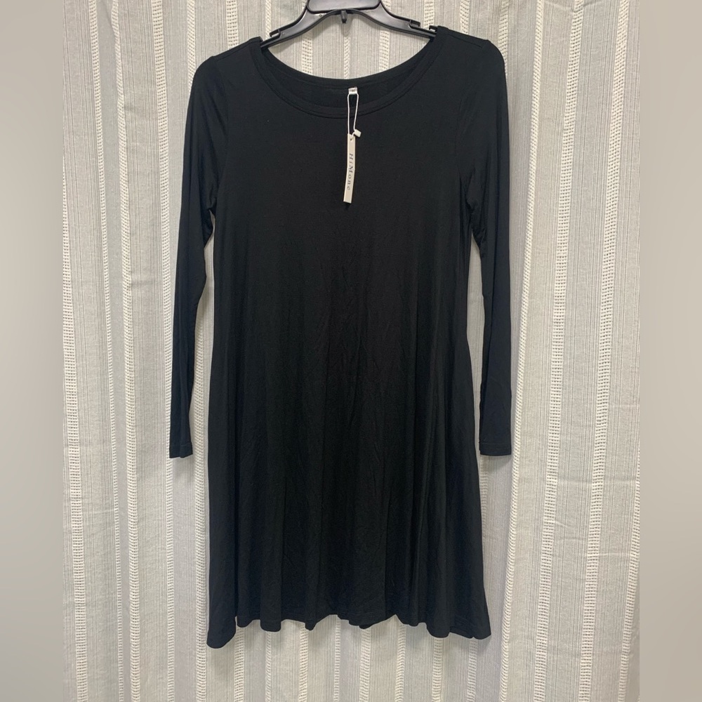 HiMone NWT Black Swing Dress Long Sleeves with‎ Pockets Size M